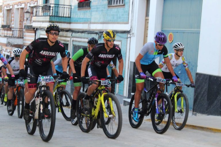 José Márquez y María Isabel Felipe ganan la HUEX Extrema 2022 tras cruzar primeros la meta en Ayamonte
