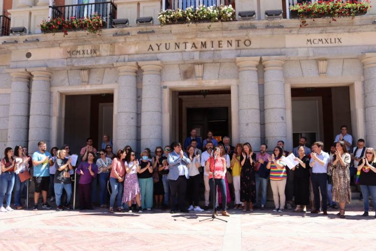 Huelva se suma a la celebración del Día Internacional contra la Lgtbifobia