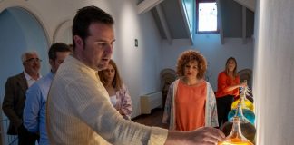 La presidenta de la Diputación visita empresas en Higuera de la Sierra para poner en valor los productos autóctonos