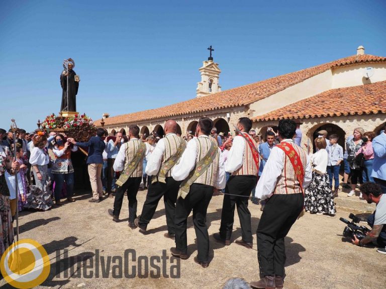Regresa la luz, el colorido y la devoción de San Benito Abad, la romería más antigua de la provincia