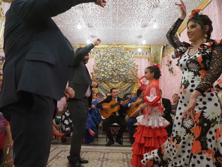 Alosno derrocha arte en su tradicional fiesta de las Cruces de Mayo