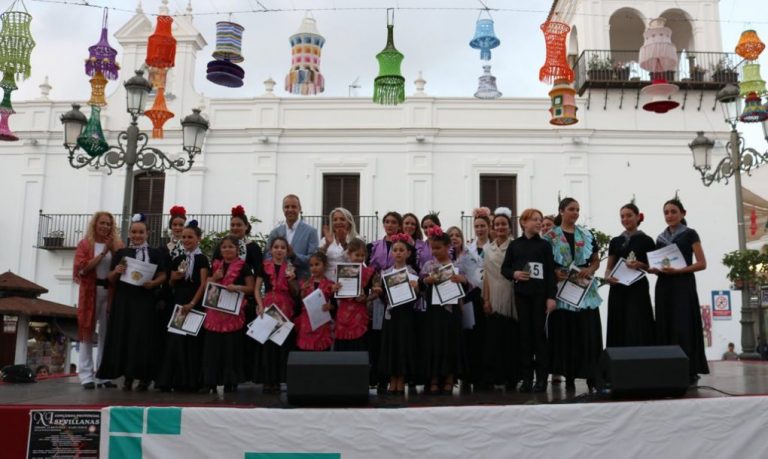 El XI Concurso Provincial de Sevillanas llena de vida el centro de Cartaya