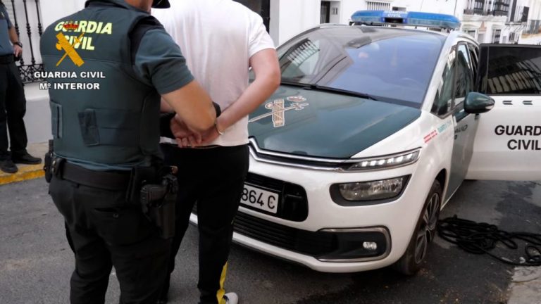 Tres detenidos al desmantelar un grupo criminal que gestionaba dos ‘fábricas’ ilegales de tabaco en Moguer
