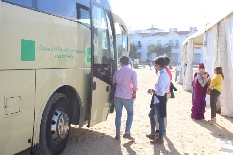 La oferta de autobuses se incrementa en casi 650 servicios con motivo de la Romería del Rocío