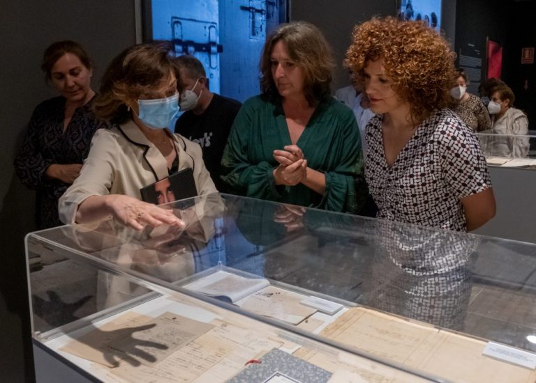 Conocer la verdad y visibilizar a las víctimas, claves en Huelva en la muestra ‘Donde no habite el olvido’
