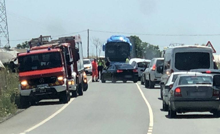 Cinco heridos leves, entre ellos menores, en una aparatosa colisión entre dos turismos en Cartaya