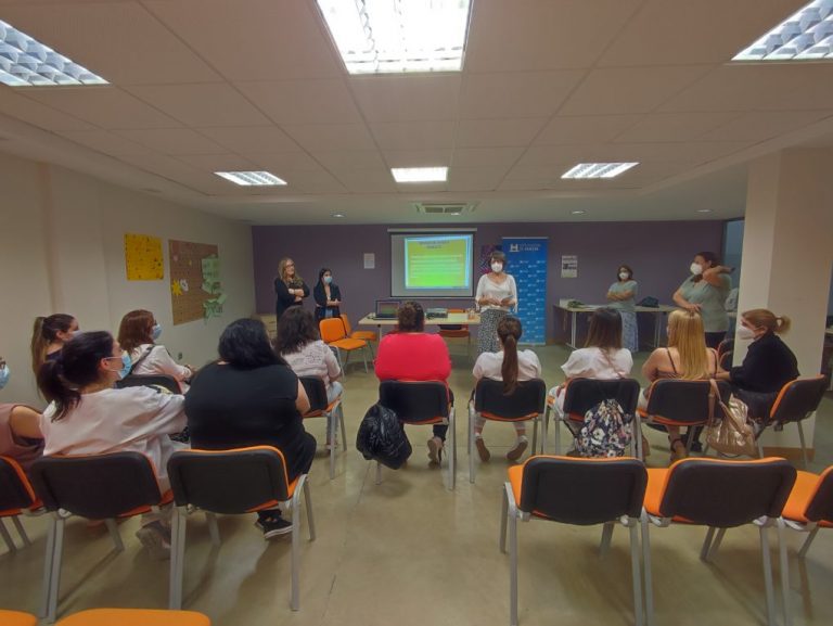 La Diputación de Huelva promueve una jornada de formación para Auxiliares de Ayuda a Domicilio