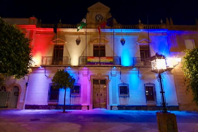 Ayamonte muestra su apoyo al colectivo LGTBI