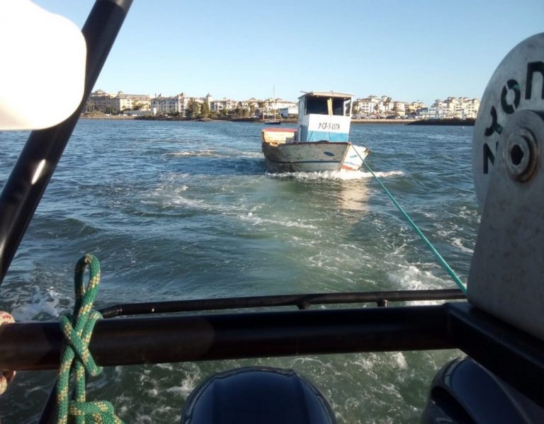 Efectivos de España y Portugal socorren tres barcos en Isla Cristina y el Guadiana en las últimas horas