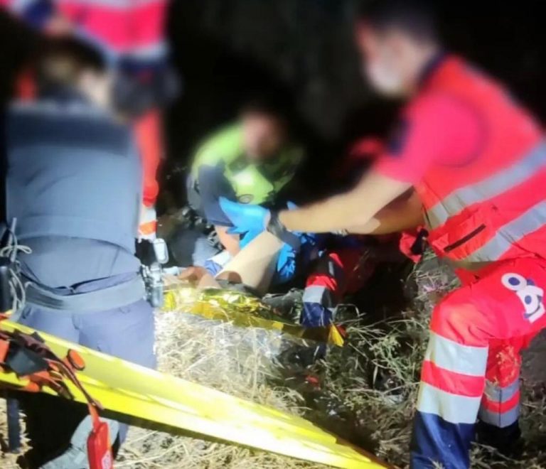 Un hombre se precipita en Huelva desde un puente de la H-30 y se rompe la tibia y el peroné