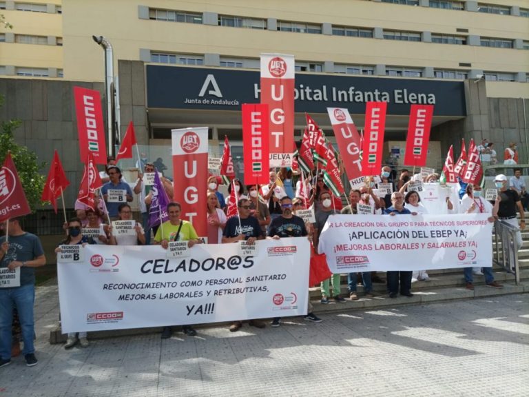 Reclaman junto al hospital Infanta Elena de Huelva mejoras para celadores y técnicos especialistas del SAS