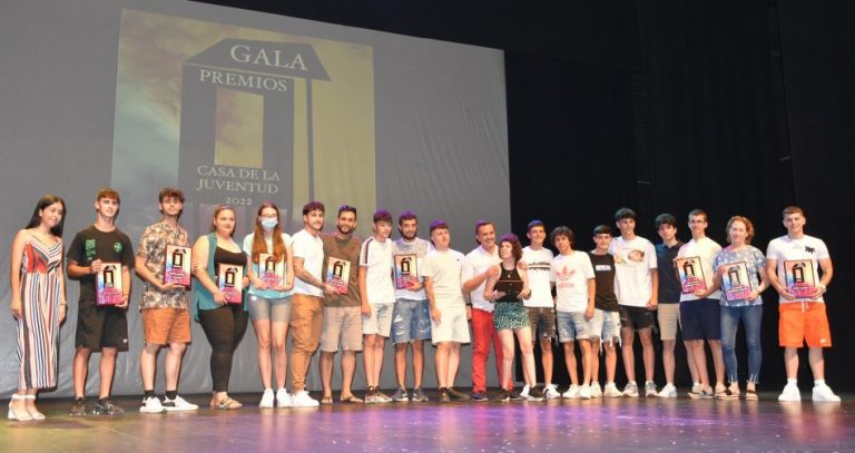 Punta Umbría premia a sus diez jóvenes más sobresalientes del año