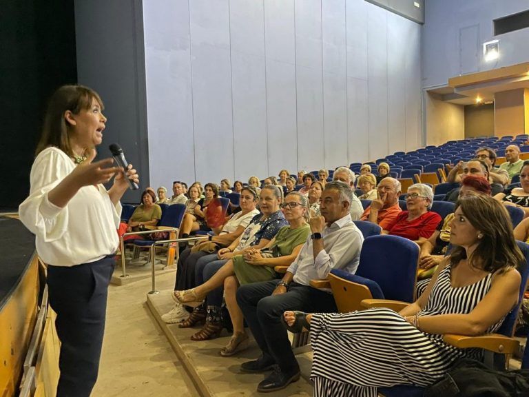 La directora y ganadora de un Goya Mabel Lozano conciencia contra la trata de mujeres en Isla Cristina
