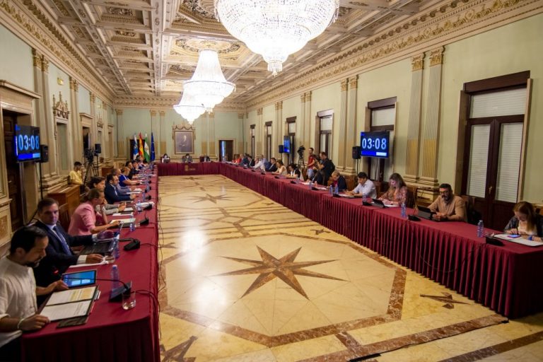 Huelva aprueba un presupuesto municipal de 175 millones de euros, con un gasto en inversión de 18,7 millones