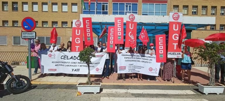Profesionales sanitarios exigen mejoras laborales a las puertas del hospital de Riotinto