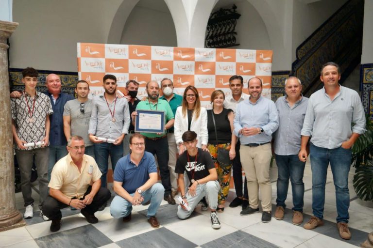 Ayamonte homenajea al club de tenis de mesa local tras su ascenso a la División de Honor Nacional