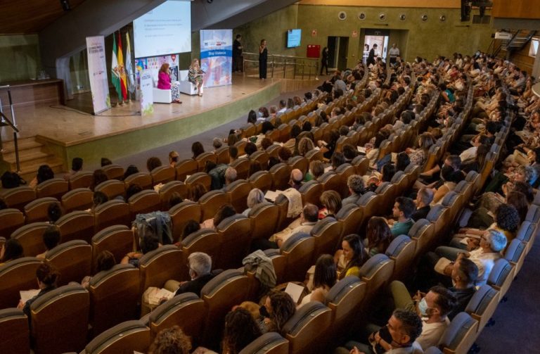 Jornada en Huelva: duplicar esfuerzos y coordinar acciones, claves ante la «realidad demoledora» de la violencia de género
