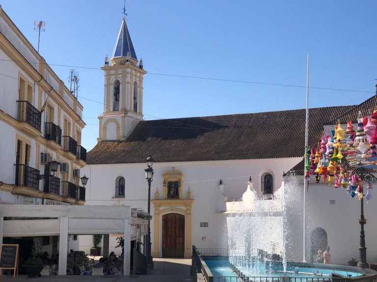 El cura de Cartaya sorprende a un hombre desnudo tocando las campanas de la iglesia