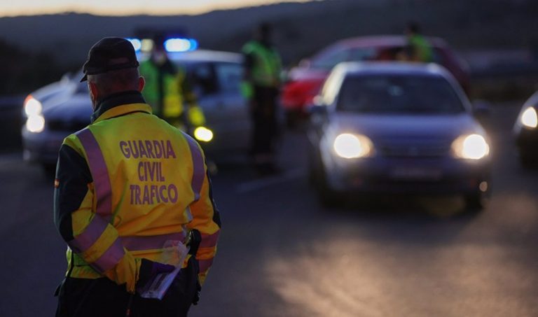 Investigan por tres delitos al causante de tres accidentes en la A-49 al circular en contramano hacia Huelva