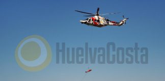 Nuevo Portil acoge un simulacro de rescate a un náufrago