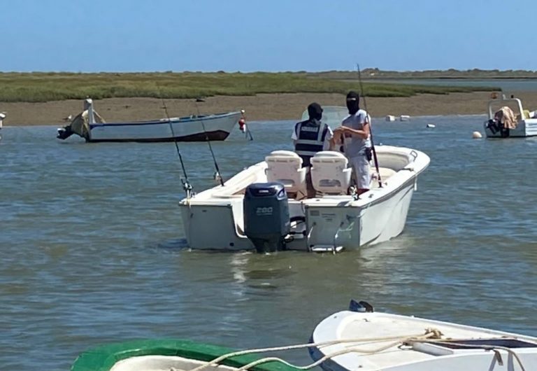 Isla Cristina: dos detenidos al intentar alijar 2.000 kilos de hachís desde dos barcos recreativos a plena luz del día