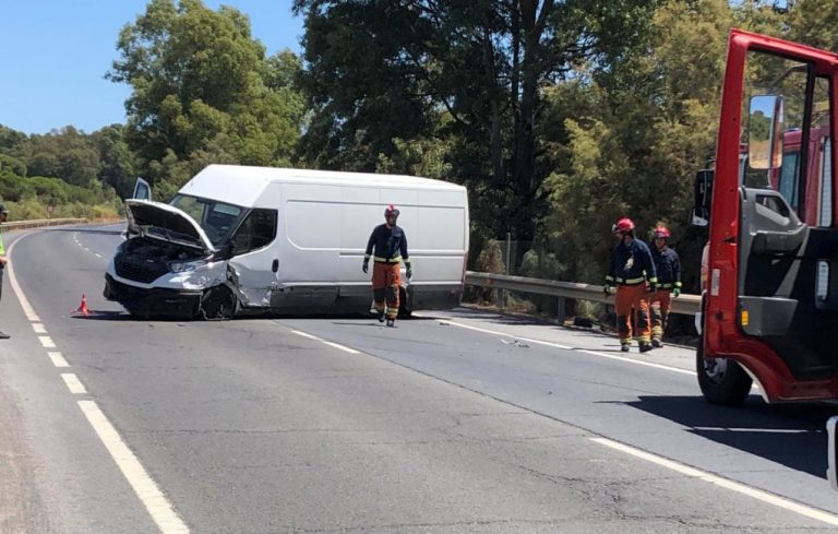 Bomberos de San Juan y Valverde intervienen en dos accidentes que se saldan con cuatro personas heridas 