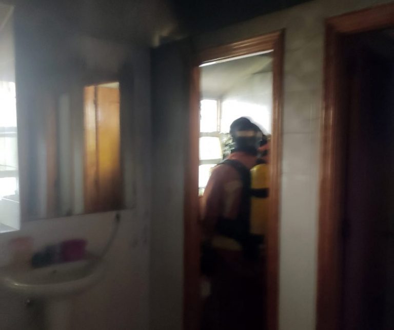 Un incendio afecta al interior de la antigua Casa Cuna de Ayamonte 