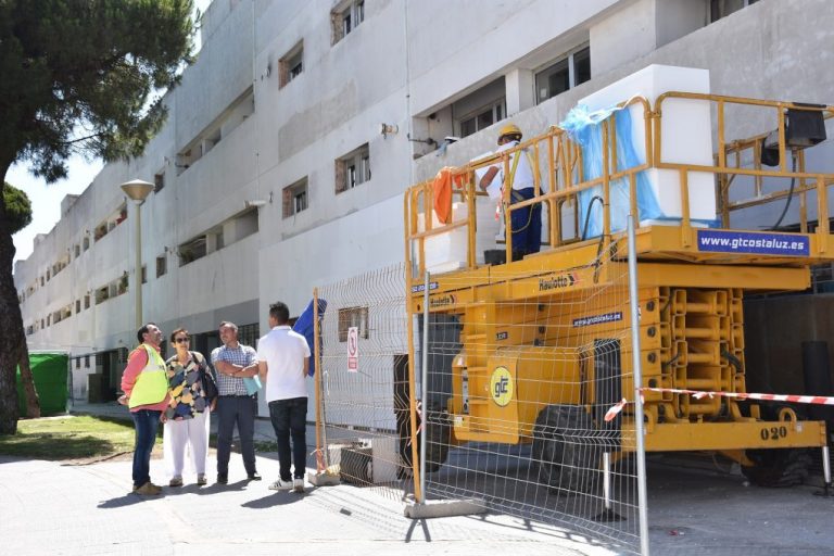 Las obras de rehabilitación de las viviendas de la Plaza Piletas de Punta Umbría marchan a buen ritmo