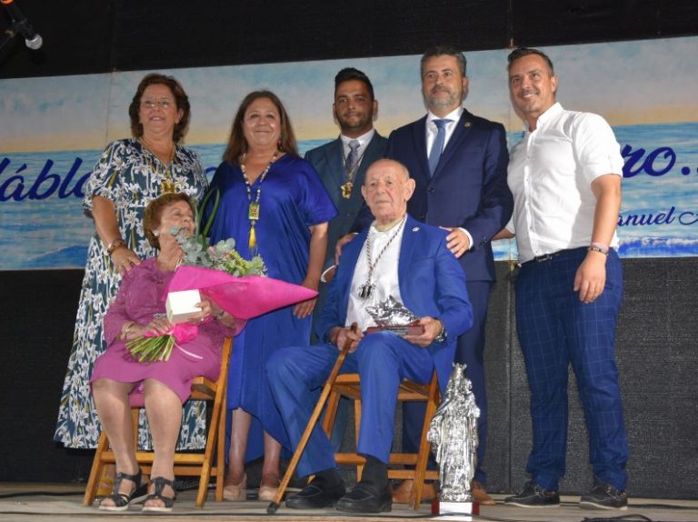 Antonio Sacramento recibe en Punta Umbría un homenaje como marinero de mayor edad