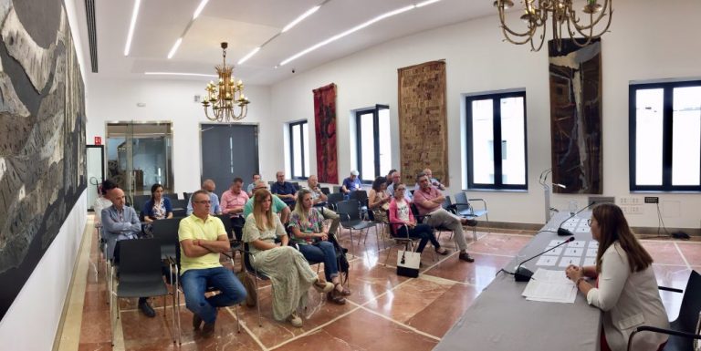 Diputación entrega a ayuntamientos onubenses casi 30 proyectos del PFEA redactados para la convocatoria 2022