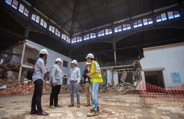 Arrancan los trabajos de demolición en el interior del antiguo cuartel del Paseo Santa Fe en Huelva