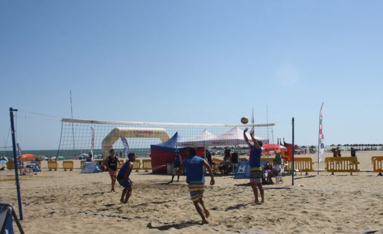 Matalascañas y La Antilla acogen esta semana pruebas del circuito de Voley Playa y 3×3 de Baloncesto