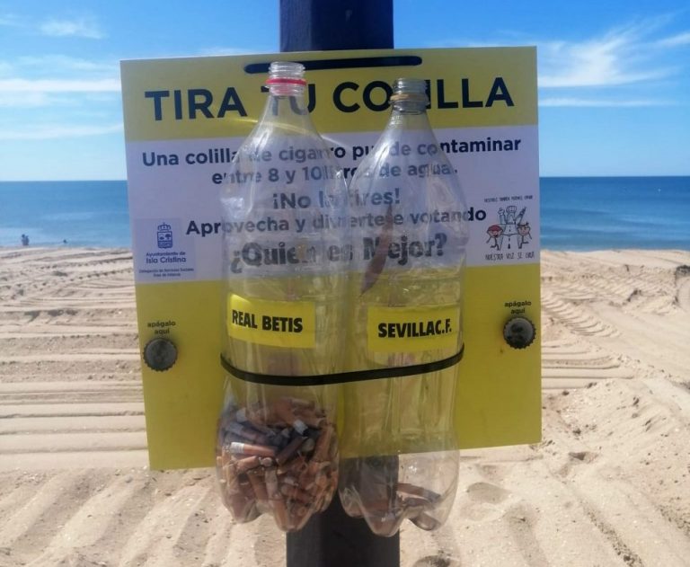 Sevilla o Betis, Madrid o Barça, choco o raya, comparsa o murga: los fumadores deciden este verano los ganadores en las playas isleñas