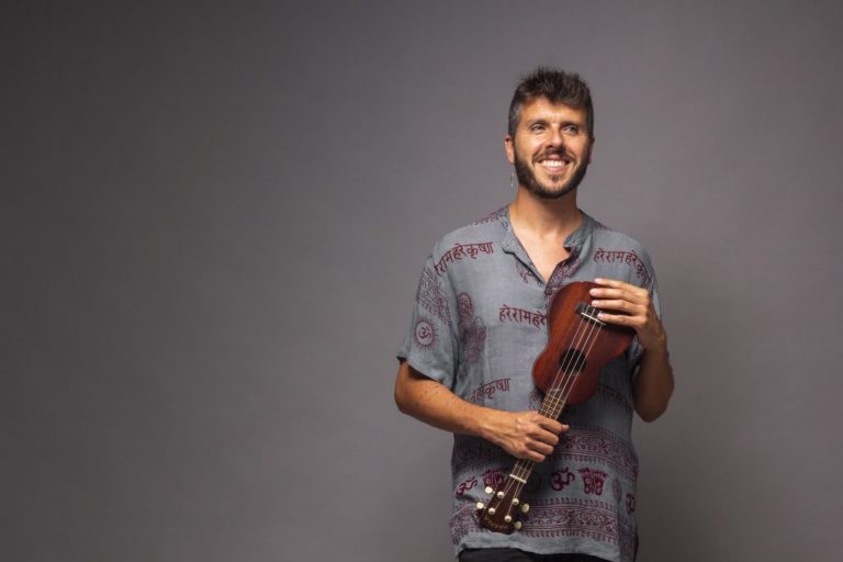 El cantautor lepero Alejandro Rivera celebrará los diez años de su primer disco con un concierto en Islantilla