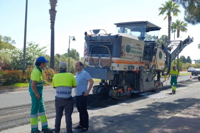 asfaltado en la carretera de la Playa en Ayamonte