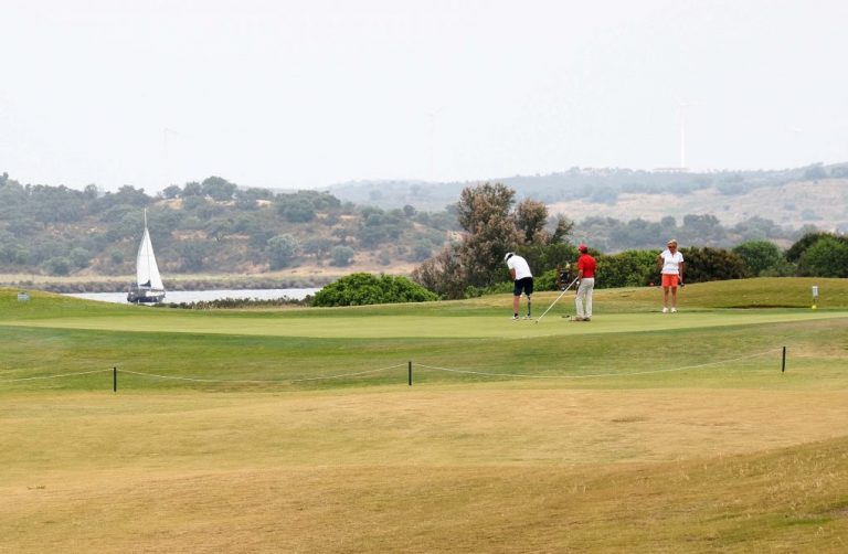 El golf onubense empieza a «intuir» la recuperación y hace balance «positivo» de la temporada