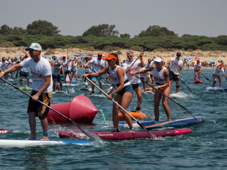 La Playa Central de Isla Cristina fue este sábado capital nacional del paddle surf