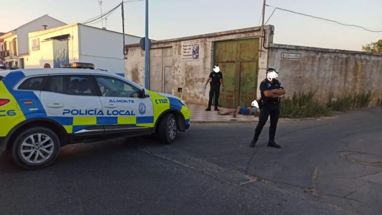 Trasladan al hospital a un hombre herido a cuchilladas en Almonte
