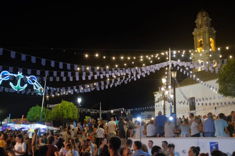 Masiva participación en el comienzo de las Fiestas de El Salvador en el barrio ayamontino de la villa