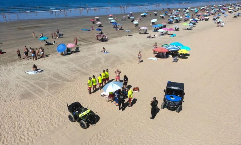 Fallece una persona en la playa de Punta Umbría a pesar de la rápida intervención de las emergencias