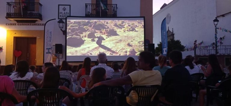 ‘Cine en el Pueblo’ sigue proyectando películas por todos los rincones de la provincia onubense