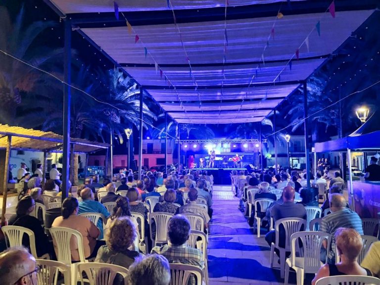El arte flamenco de María José Jerónimo deleita a su público en San Silvestre de Guzmán