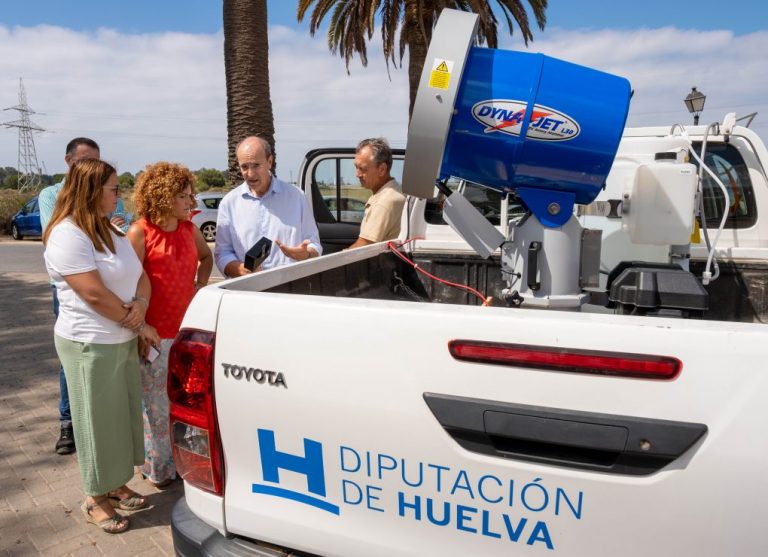La presidenta de la Diputación de Huelva destaca la labor del Servicio de Control de Mosquitos