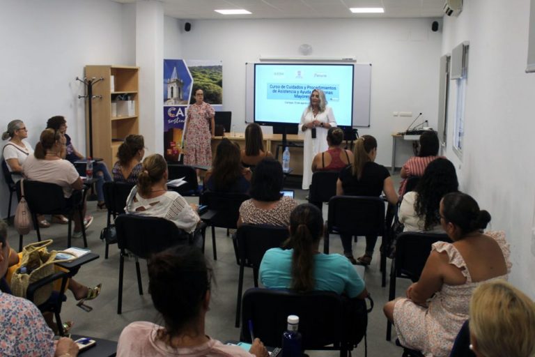 Una treintena de mujeres concluyen un curso de Ayuda a Domicilio en Cartaya