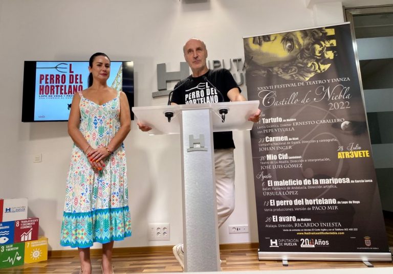 Paco Mir convierte ‘El perro del hortelano’ en ‘metateatro’ dentro en la versión de este sábado en el Castillo de Niebla
