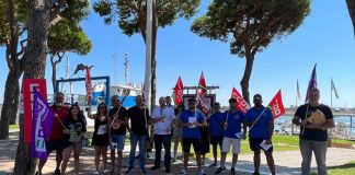 Los empleados del CDN Punta Umbría se concentran para exigir condiciones de trabajo «dignas»