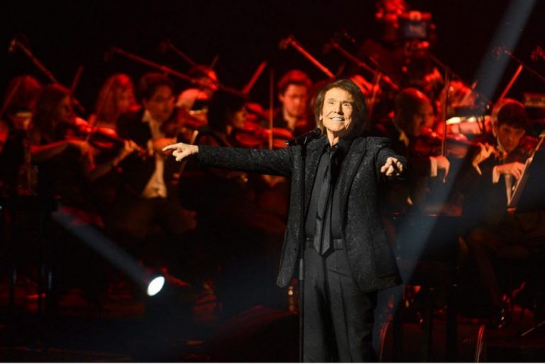 La gran noche de ‘Raphael 6.0’, broche de oro del Foro Iberoamericano de la Rábida 2022