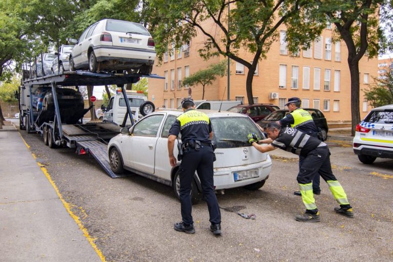 Arranca en Huelva una campaña de retirada de vehículos abandonados en la vía pública