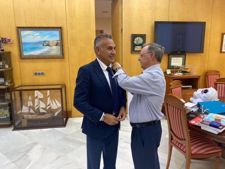 El presidente de la Ciudad de Ceuta recibe al alcalde de Isla Cristina con motivo de I Open Nacional de Petanca