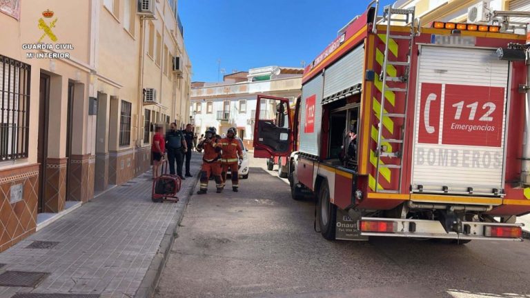 Rescatan en Lepe a una joven de 20 años que quedó atrapada en su vivienda en llamas